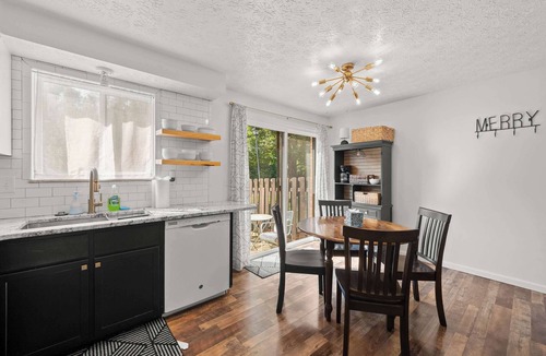 Summit Station House | The StayBerry - Stay for 6