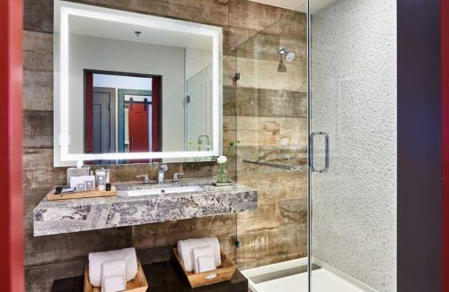 College Station Hotel | The Stella Hotel, Autograph Collection