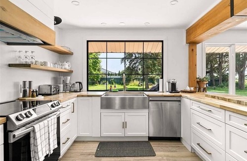 Picton House | The Stillwater - 2 Minutes to Sandbanks