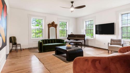 Hollowville House | The Stillwater House by AvantStay