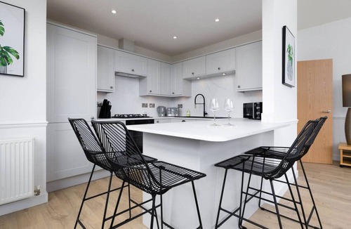 Tillicoultry Apartment | The Stirling Penthouse - Free Parking