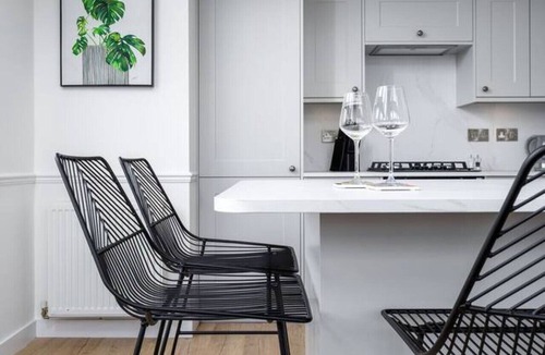 Tillicoultry Apartment | The Stirling Penthouse - Free Parking