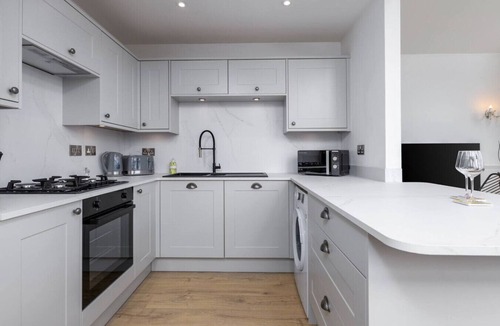 Tillicoultry Apartment | The Stirling Penthouse - Free Parking