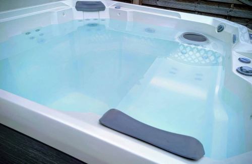 Kirk Sandall House | The Stirrups Cottage with Hot Tub