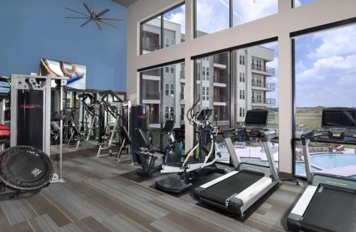 Fort Worth Apartment | The Stockyard Retreat - Pool, Gym & Free Parking