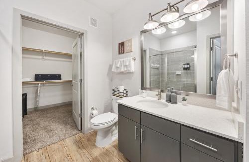 Fort Worth Apartment | The Stockyard Retreat - Pool, Gym & Free Parking