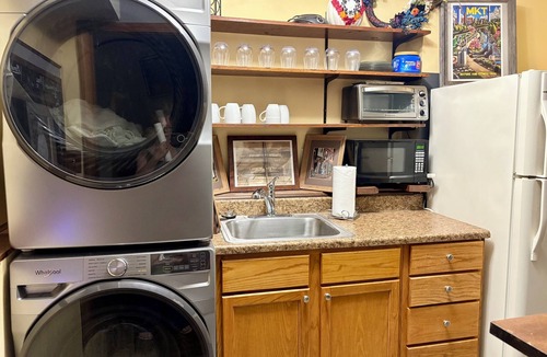 Columbia House | The Stone & Bridge: Close to MKT Trail & Dog Park, Dining, Groceries & I-70