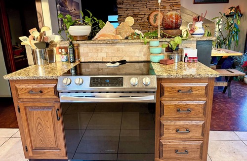 Columbia House | The Stone & Bridge: Close to MKT Trail & Dog Park, Dining, Groceries & I-70