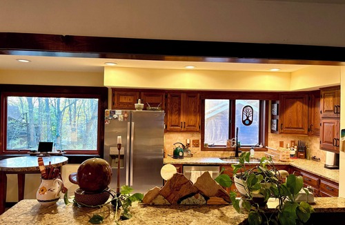 Columbia House | The Stone & Bridge: Close to MKT Trail & Dog Park, Dining, Groceries & I-70