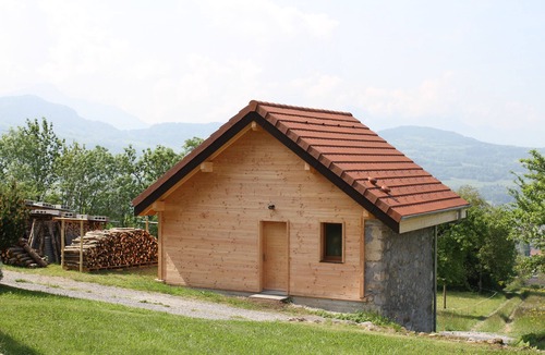 Viuz-en-Sallaz Ski Chalet | The stone chalet