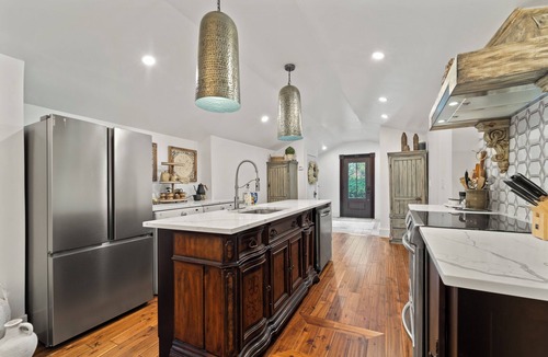 Boblo Island House | The Stone Cottage