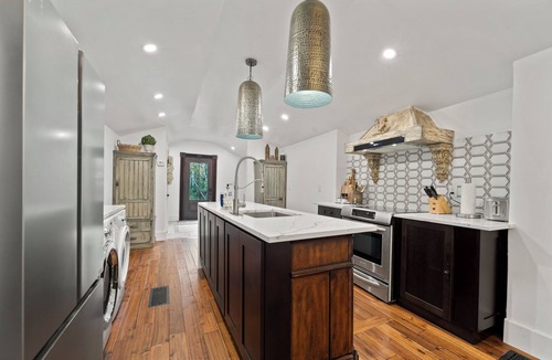 Boblo Island House | The Stone Cottage