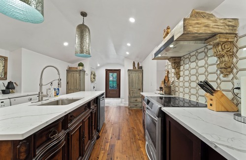 Boblo Island House | The Stone Cottage