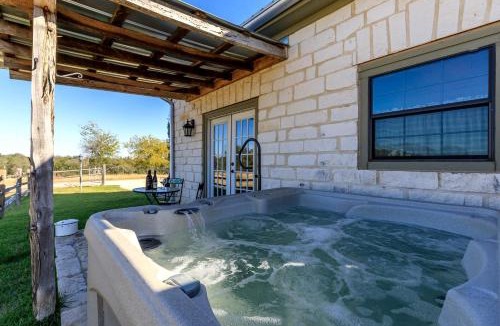 Grapetown House | The Stone Cottage for 2 TimberRose Ranch hot tub