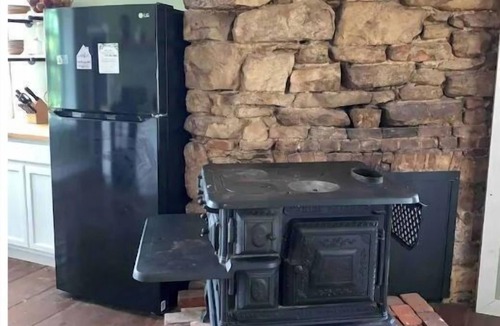 Lewistown House | The Stone House