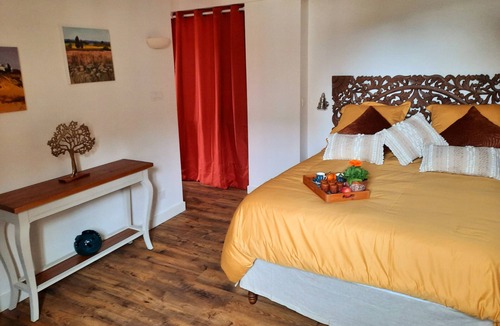 Cordes-sur-Ciel Apartment | The stonecutter's house in Occitan Tuscany
