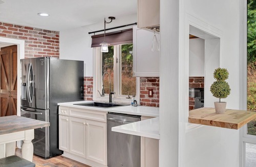 Goodlettsville House | The Stoneglass Retreat