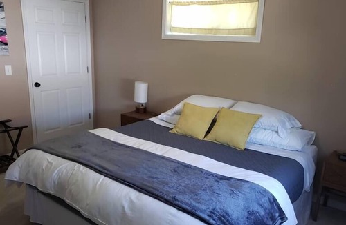 Pembroke House | The Stonewood Acre: laid-back mountain vibe.