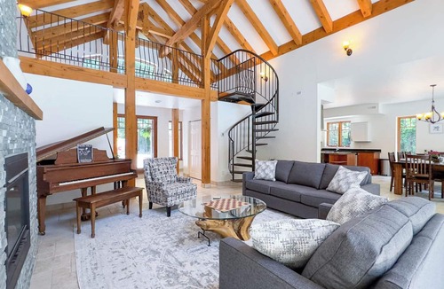 Bayfield Cottage | the Stonewood, Hot tub, King Bed