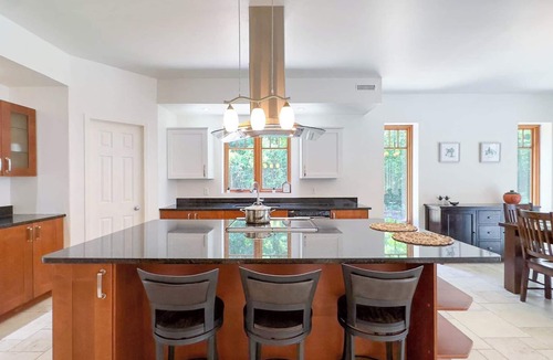 Bayfield Cottage | the Stonewood, Hot tub, King Bed