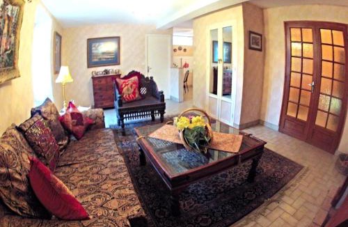 Comblessac House | The Storyteller Apartment at Chateau Le Mur