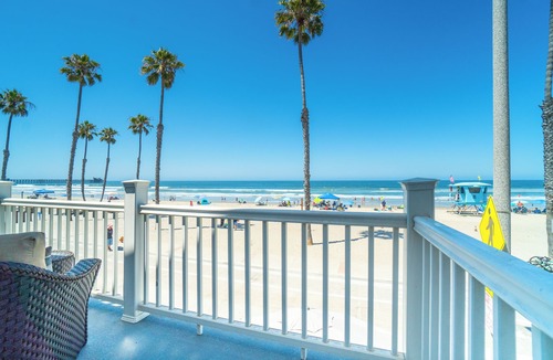 Townsite House | The Strand 920 Beach House.n