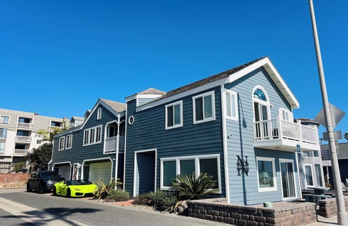 Townsite House | The Strand 920 Beach House.n