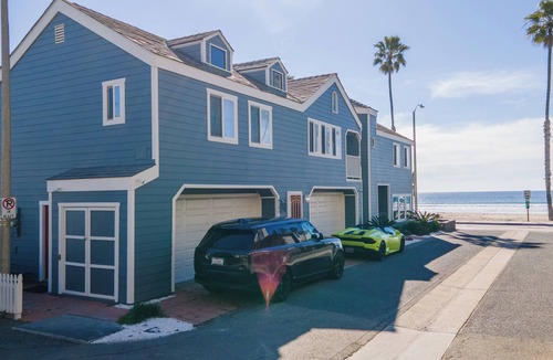 Townsite House | The Strand 920 Beach House.n