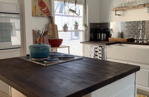 Kingston Apartment | The Strand House with hot tub