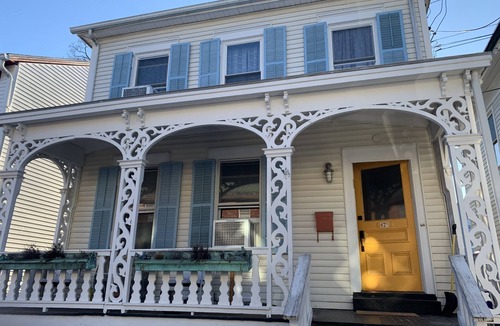 Kingston Apartment | The Strand House with hot tub