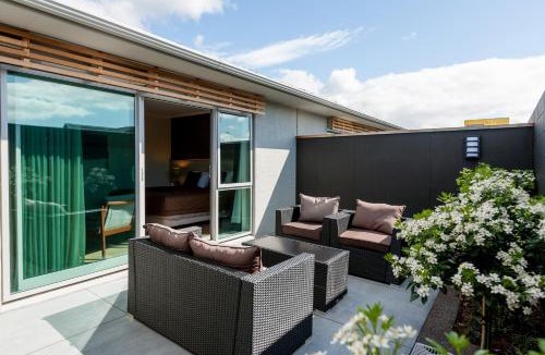 New Plymouth Hotel | The Strand