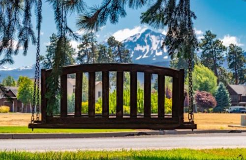 Sisters Hotel | The Stranger Lodge - Pet Friendly