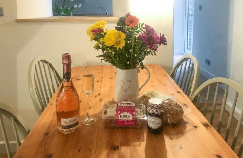 Dursley House | The Street Cottage