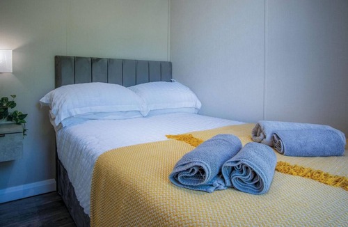 Amroth Apartment | The Studio - 1 Bedroom Cabin - Amroth