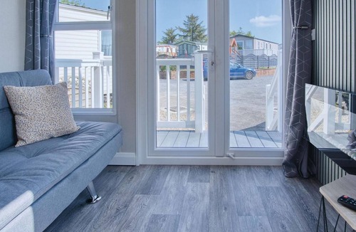 Amroth Apartment | The Studio - 1 Bedroom Cabin - Amroth