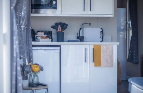 Amroth Apartment | The Studio - 1 Bedroom Cabin - Amroth