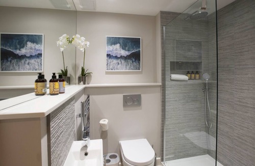 Canterbury Apartment | The Studio a chic Scandi-style apartment a stroll from the centre with parking.