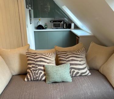 Castle Bytham Bed & Breakfast | The Studio, Bottom Farm