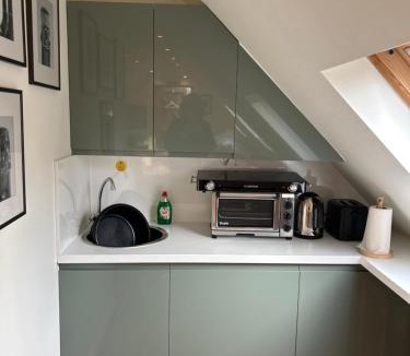 Castle Bytham Bed & Breakfast | The Studio, Bottom Farm