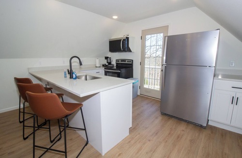 Waynesville Apartment | The Studio on Rainbow is a cozy and functional studio apartment located in Waynesville, just minutes from Fort Leonard Wood. Perfect for short or extended stays, this space offers a queen bed, twin pullout, full kitchen, and modern essentials
