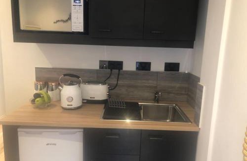 Englefield Green Apartment | The Studio on The Green