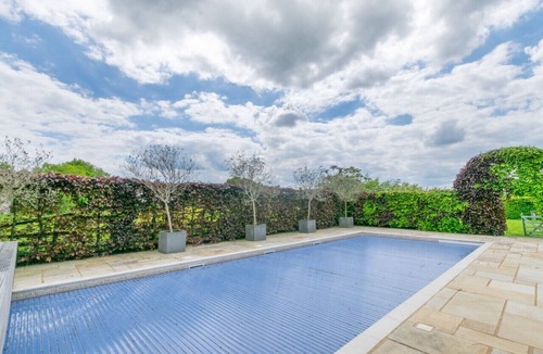 Abbess Roding Apartment | The Studio - One Bedroom Apartment, Sleeps 2