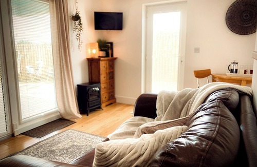 Saint Gennys Cottage | THE STUDIO, pet friendly, with a garden in Crackington Haven