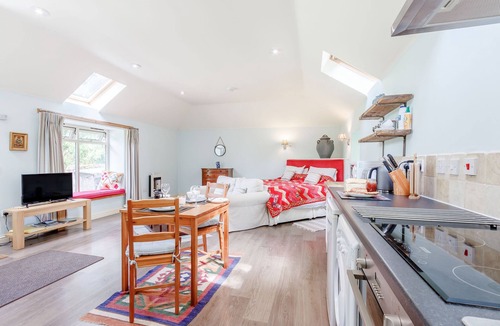 Dunblane Cottage | THE STUDIO, romantic, with open fire in Dunblane