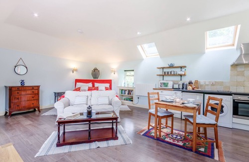 Dunblane Cottage | THE STUDIO, romantic, with open fire in Dunblane