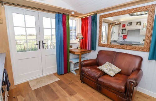 Ryther Cottage | THE STUDIO, romantic, with a garden in Tadcaster