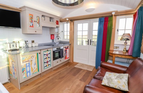 Ryther Cottage | THE STUDIO, romantic, with a garden in Tadcaster