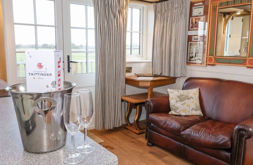 Ryther Cottage | THE STUDIO, romantic, with a garden in Tadcaster