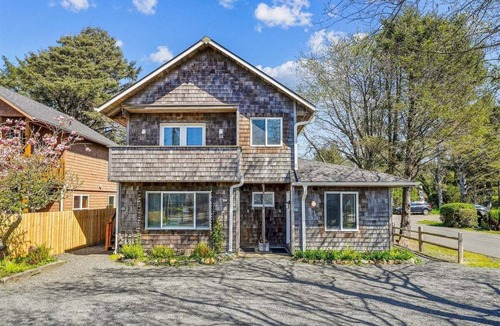 Cannon Beach House | The Studio · Walk to Haystack Rock & Beach