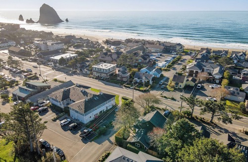 Cannon Beach House | The Studio · Walk to Haystack Rock & Beach